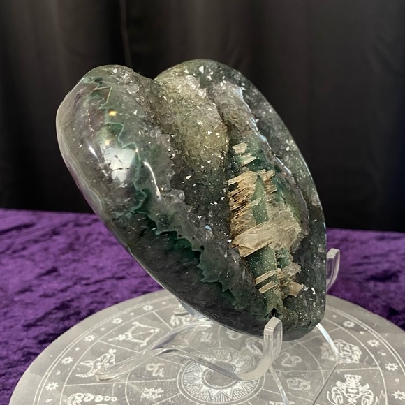 Galaxy Amethyst with Calcite ๐ค๐ช๐ค - Picture 4 of 5